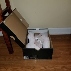 Jordan 11 retro platinum